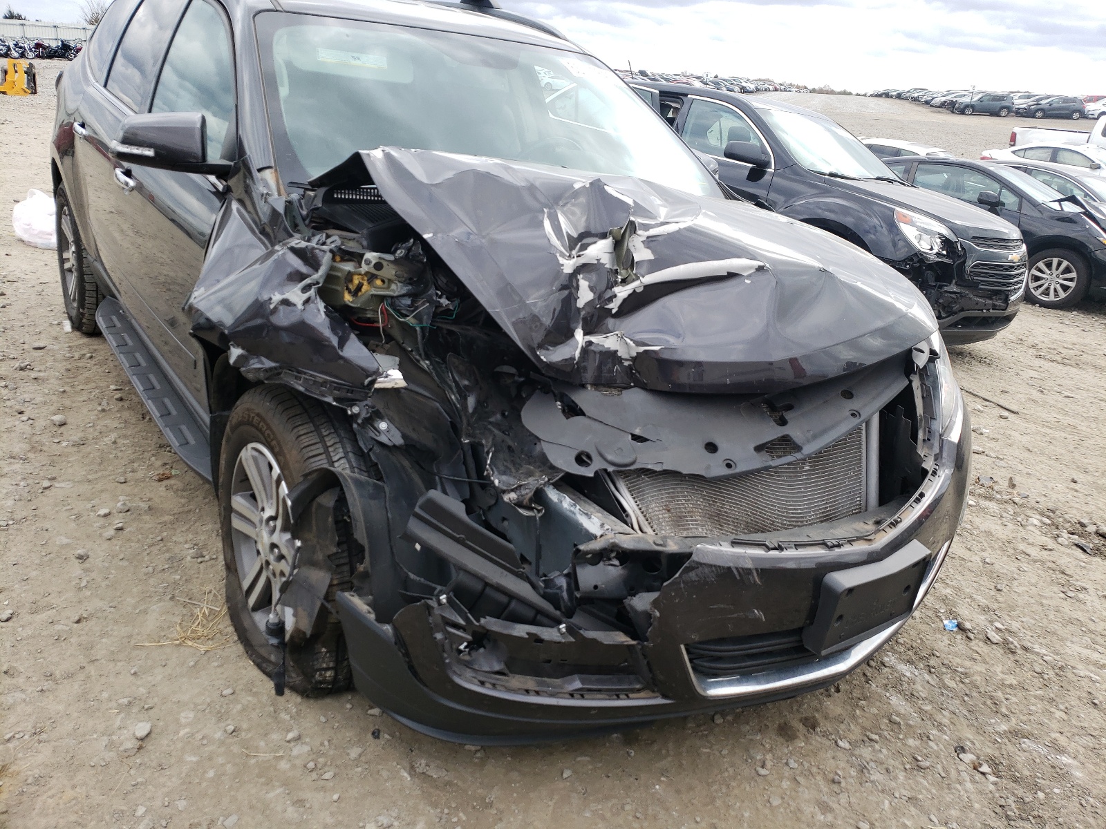 Photo 9 from auction – 2017 CHEVROLET TRAVERSE L with VIN 1GNKRHKD1HJ120853