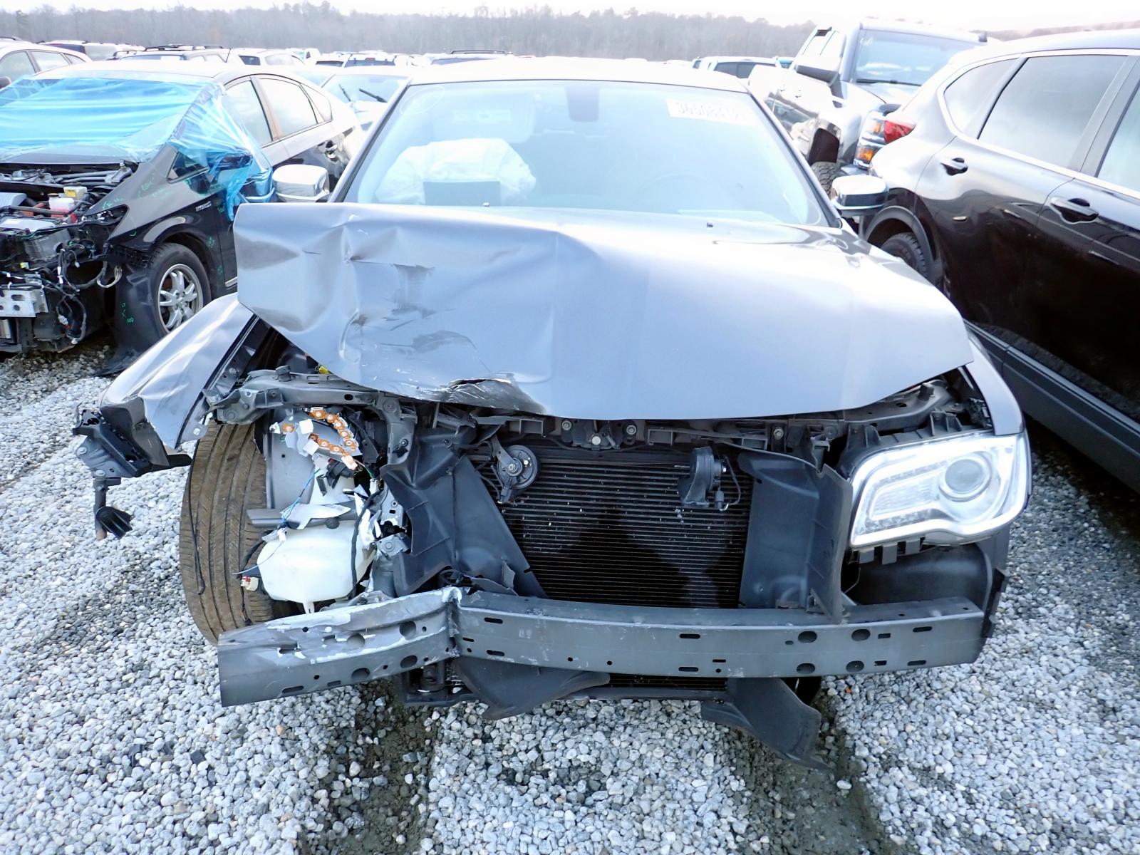 Photo 7 from auction – 2018 CHRYSLER 300 LIMITE with VIN 2C3CCAKG0JH171014
