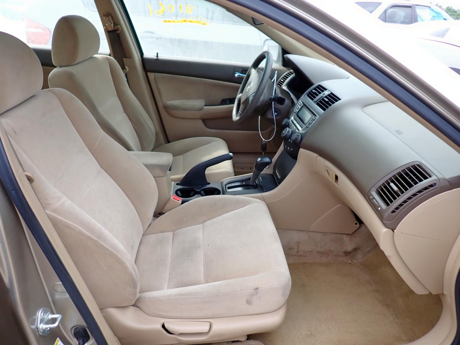 Photo 5 from auction – 2007 HONDA ACCORD LX with VIN JHMCM56477C025283