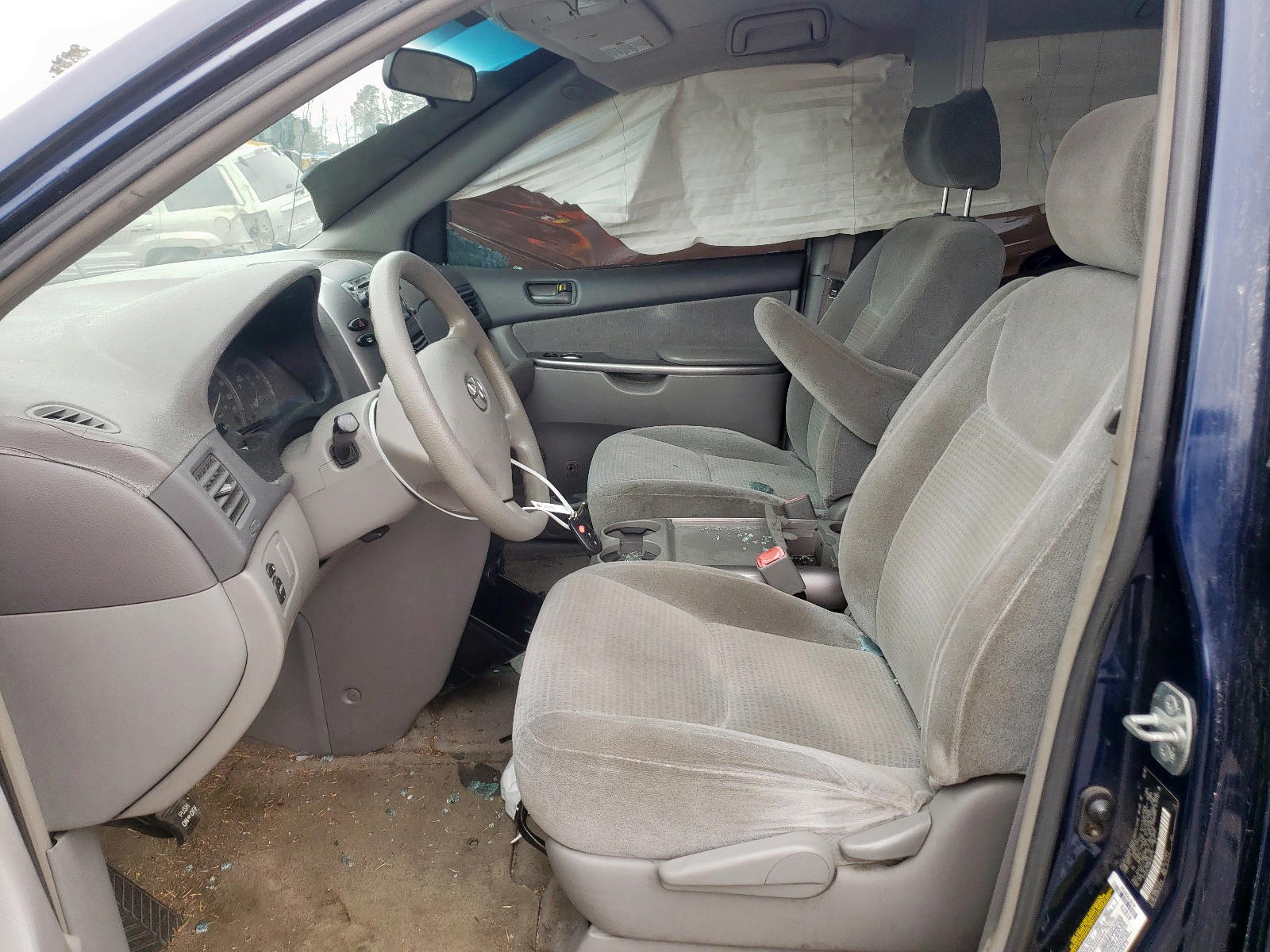 Photo 5 from auction – 2006 TOYOTA VAN with VIN 5TDZA23C96S499117