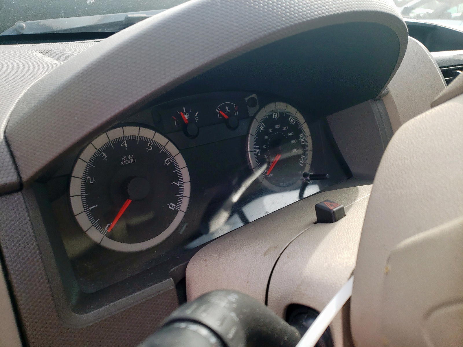 Photo 8 from auction – 2009 FORD ESCAPE XLS with VIN 1FMCU02769KB40949