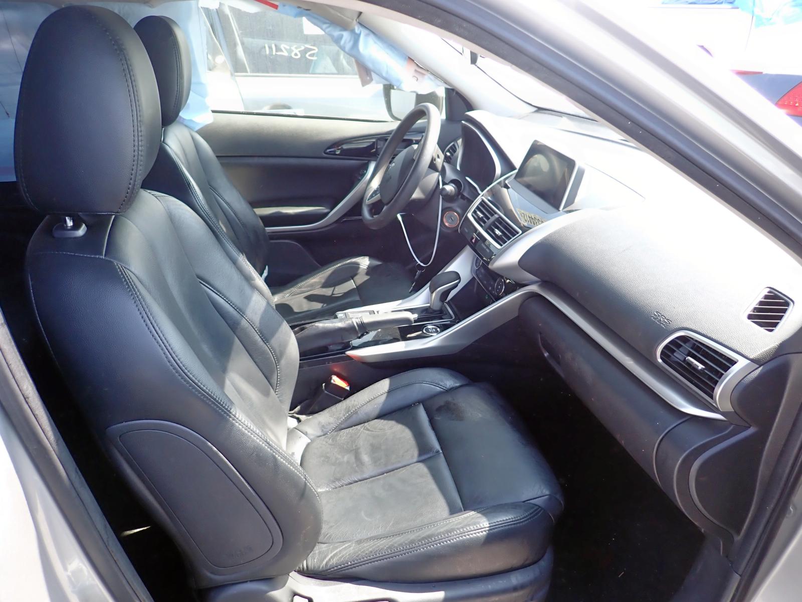 Photo 5 from auction – 2019 MITSUBISHI ECLIPSE CR with VIN JA4AT4AA8KZ003330