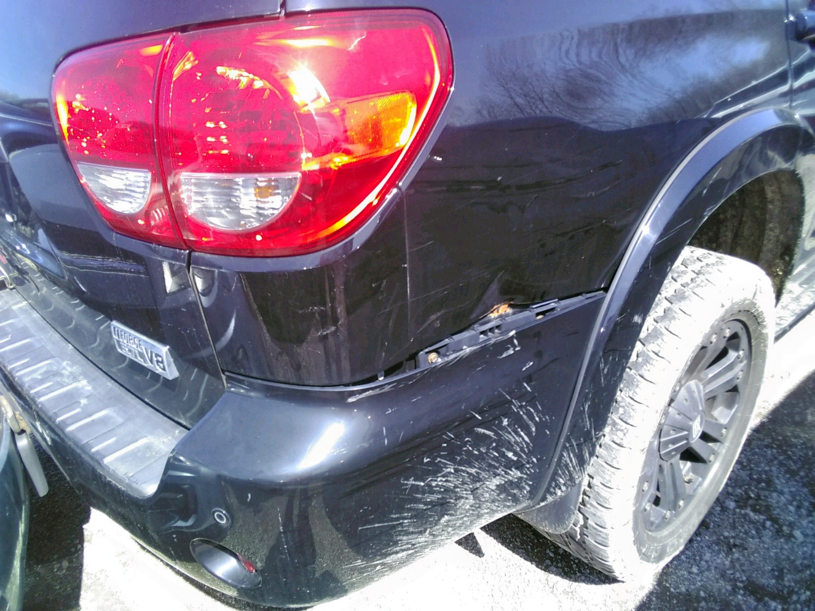 Photo 9 from auction – 2010 TOYOTA SEQUOIA PL with VIN 5TDDY5G15AS029319