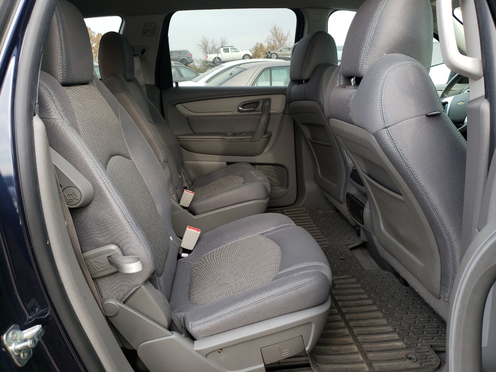 Photo 6 from auction – 2015 CHEVROLET TRAVERSE L with VIN 1GNKRGKD3FJ269126