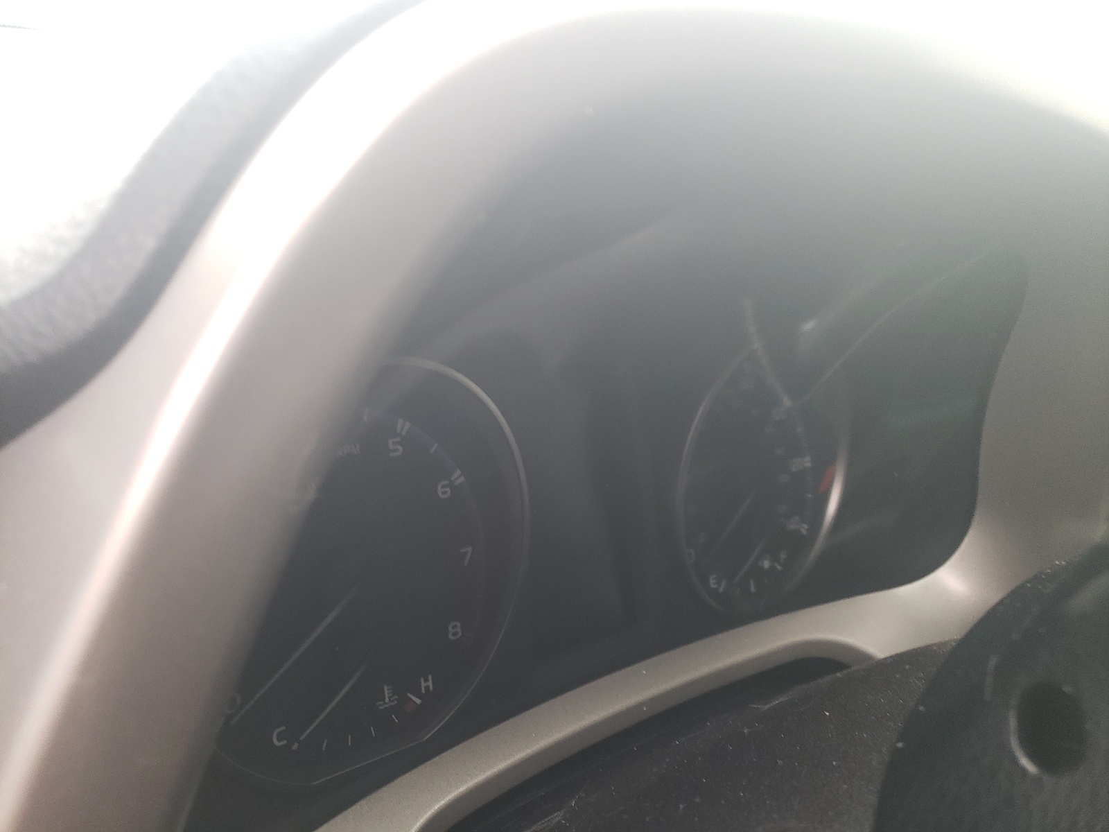 Photo 8 from auction – 2018 TOYOTA RAV4 ADVEN with VIN 2T3RFREV0JW754382