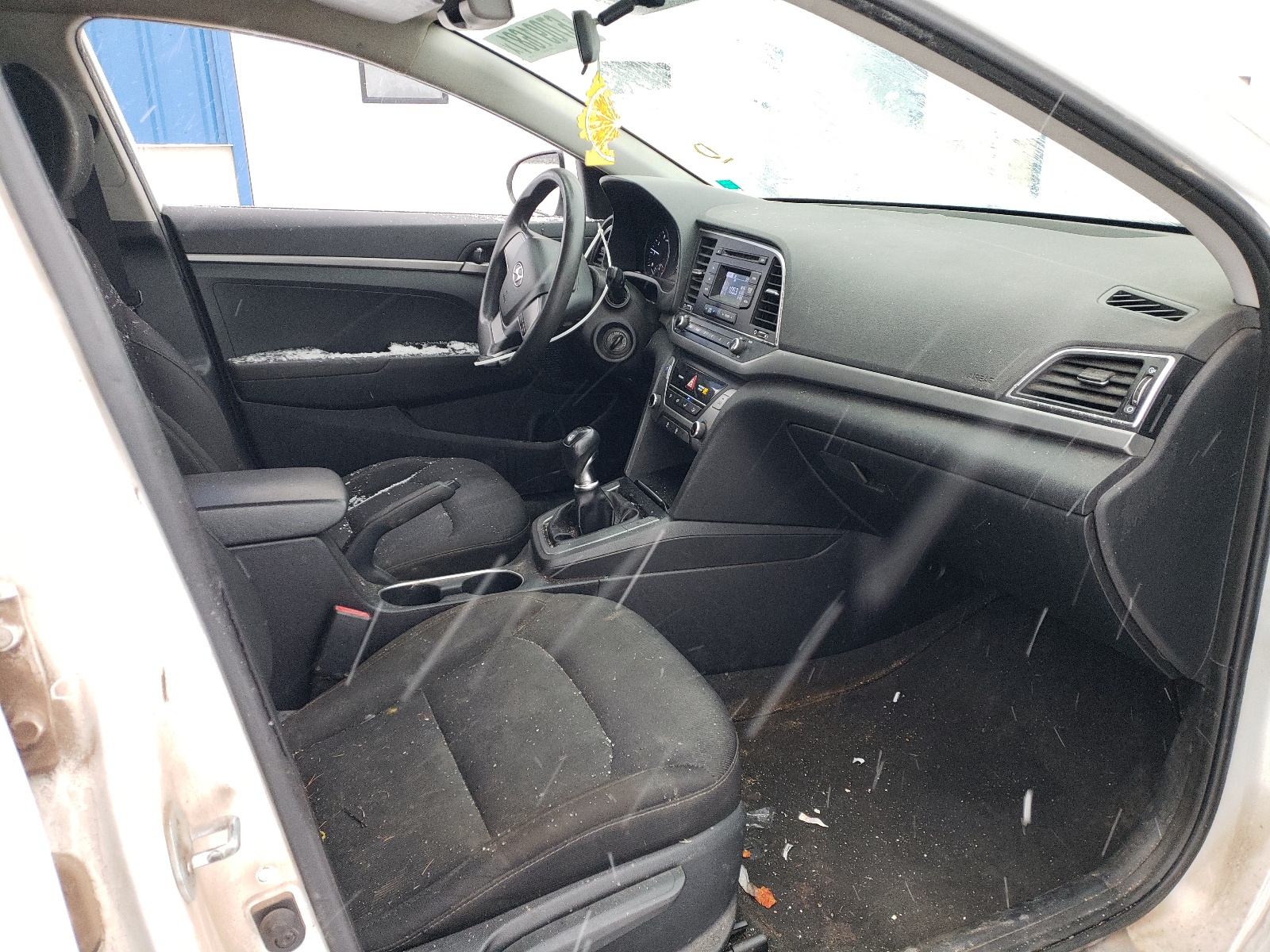 Photo 5 from auction – 2017 HYUNDAI ELANTRA SE with VIN 5NPD74LF0HH045720