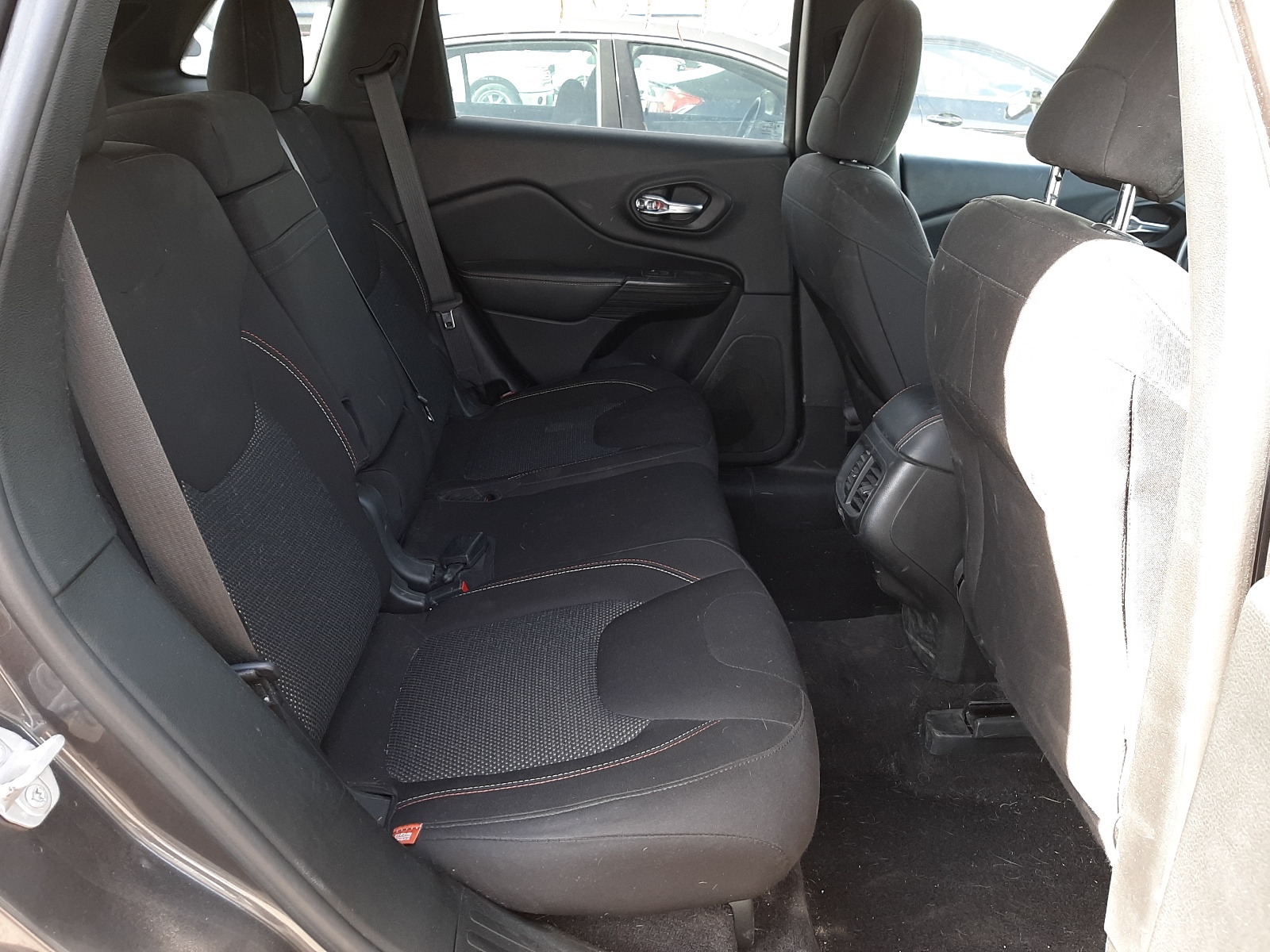 Photo 6 from auction – 2017 JEEP CHEROKEE L with VIN 1C4PJLCS1HW549404