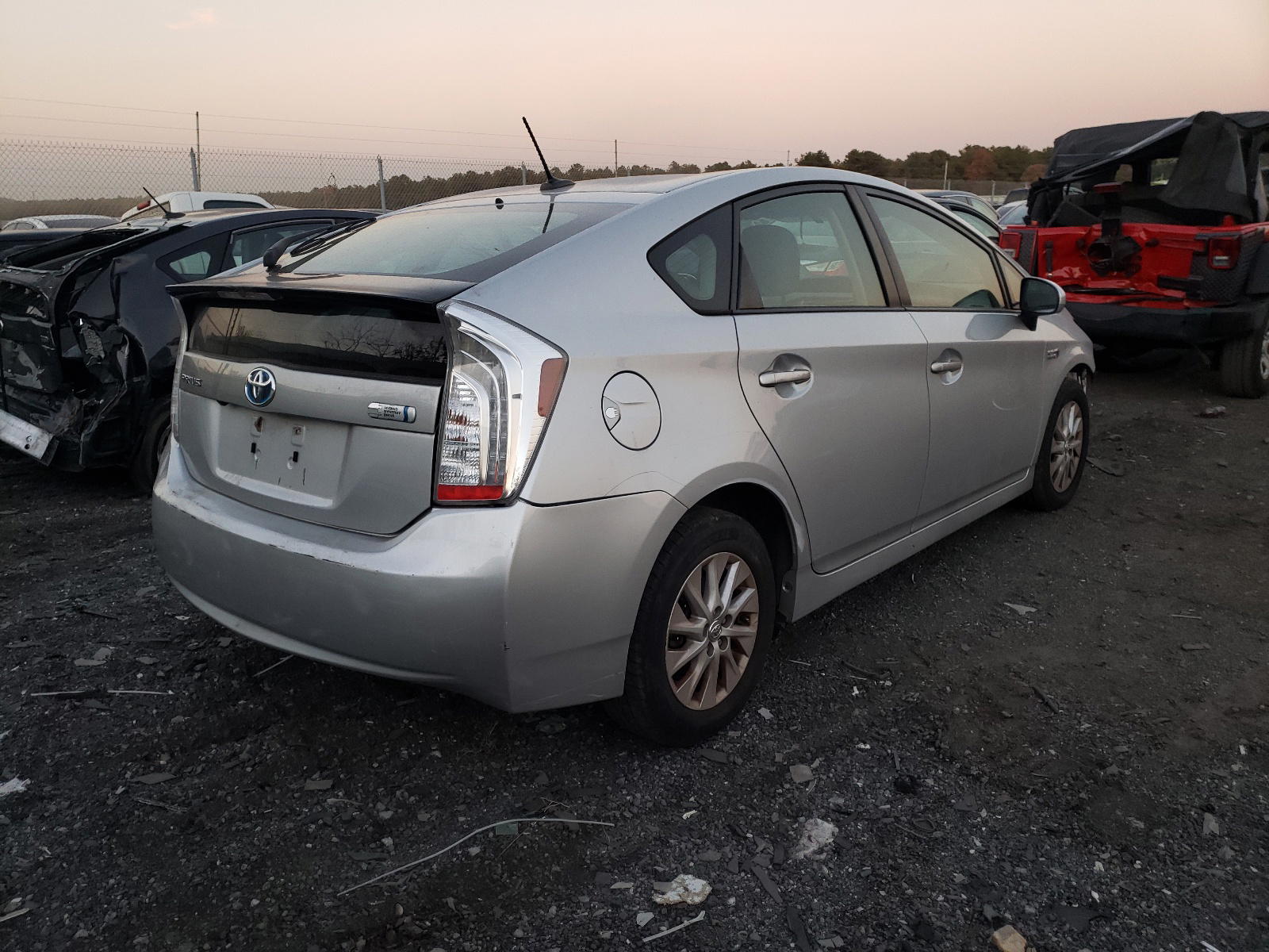 Photo 4 from auction – 2014 TOYOTA PRIUS with VIN JTDKN3DP6E3049356
