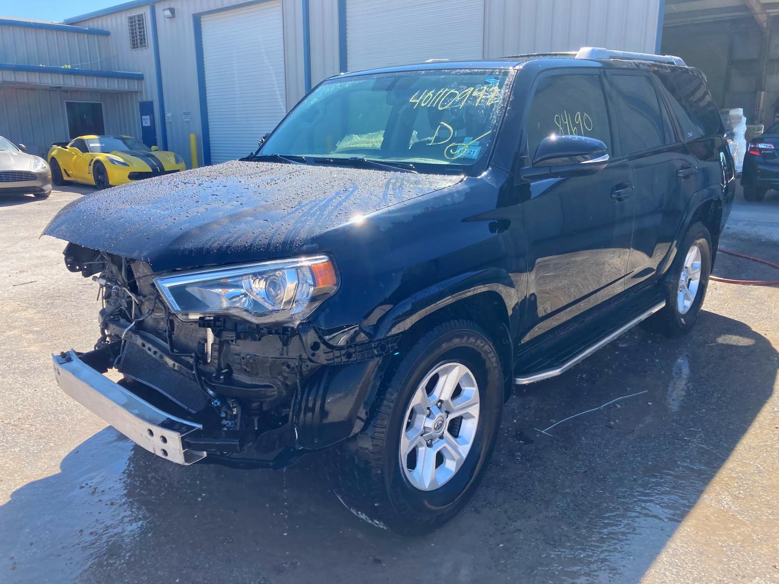 Photo 2 from auction – 2018 TOYOTA 4RUNNER SR with VIN JTEZU5JR6J5170062