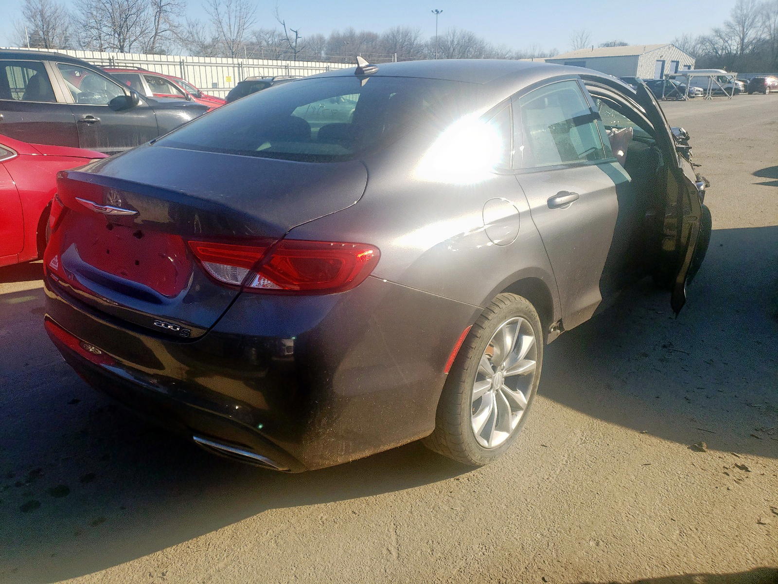 Photo 4 from auction – 2015 CHRYSLER 200 S with VIN 1C3CCCDG5FN523155