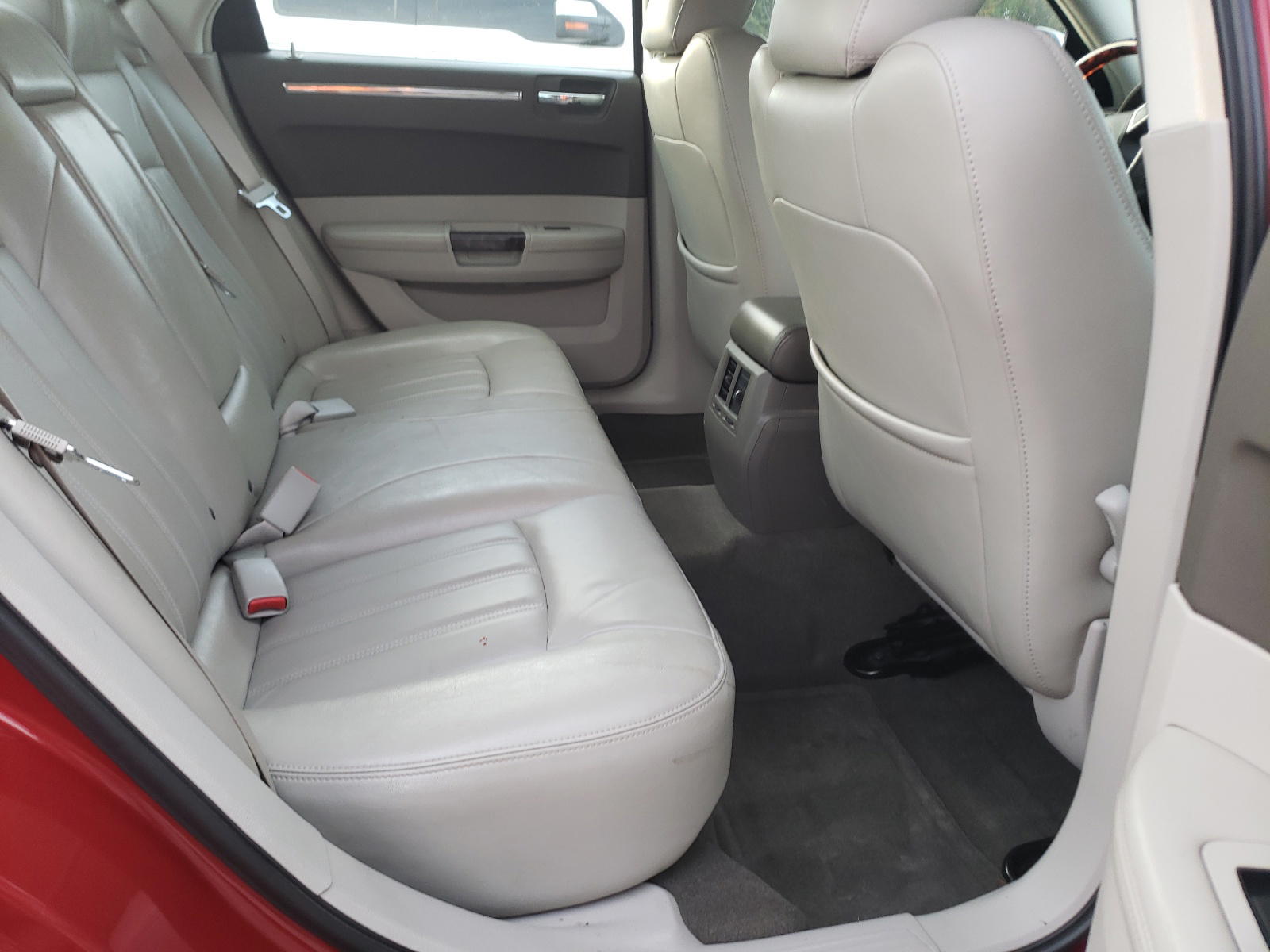 Photo 6 from auction – 2008 CHRYSLER 300C with VIN 2C3KA63H68H231166