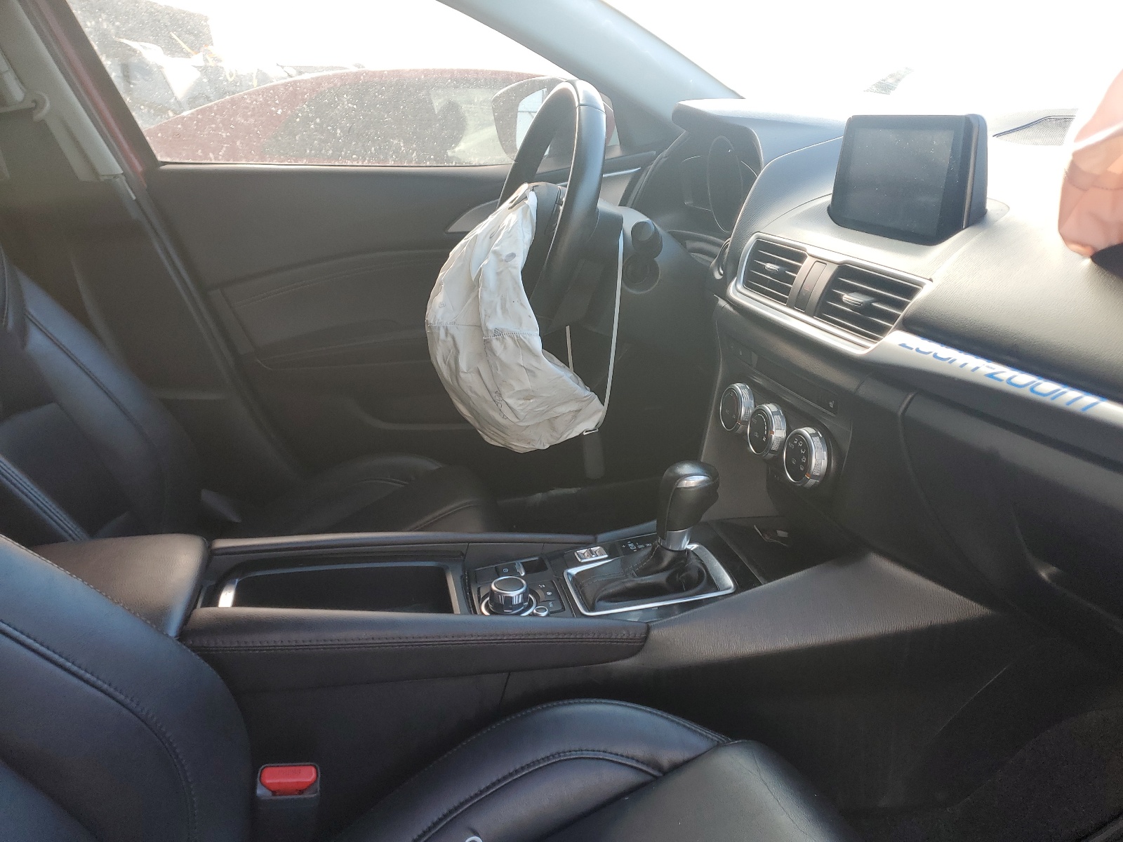 Photo 5 from auction – 2018 MAZDA 3 TOURING with VIN JM1BN1V74J1198163