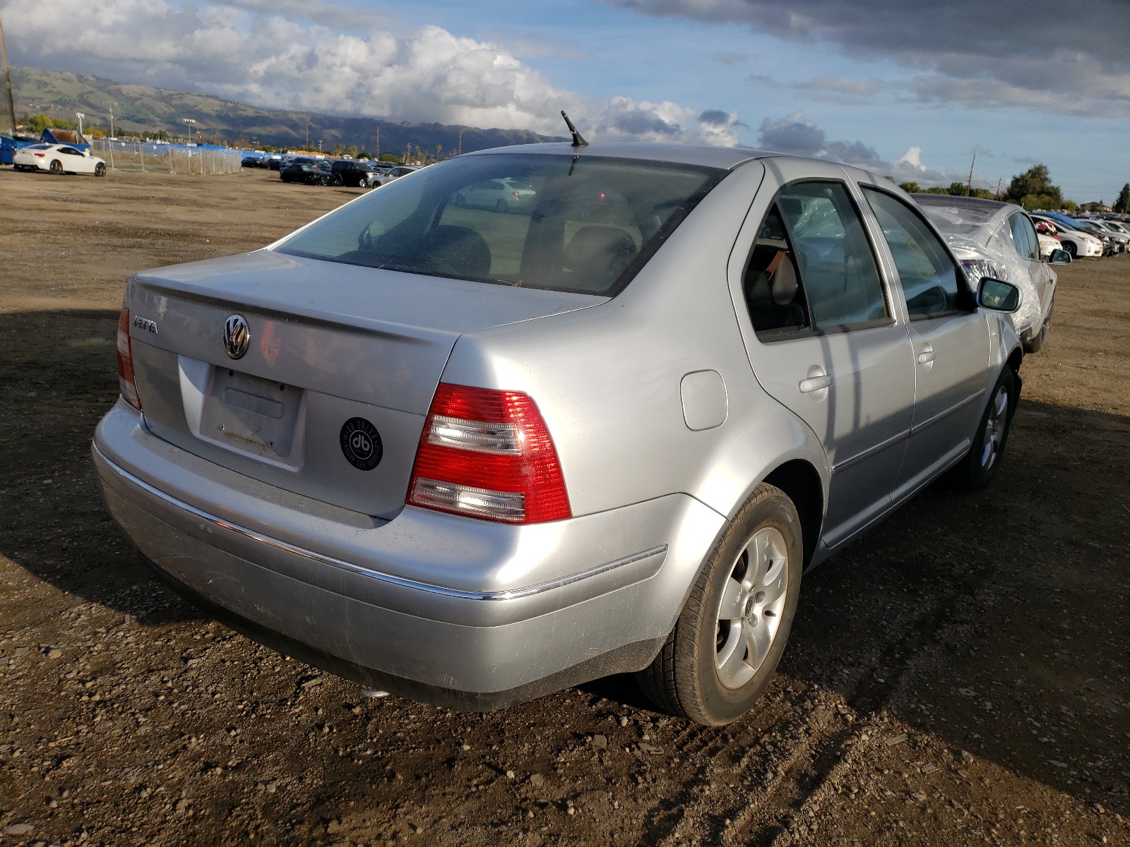 Photo 4 from auction – 2005 VOLKSWAGEN JETTA with VIN 3VWSA69M85M049446