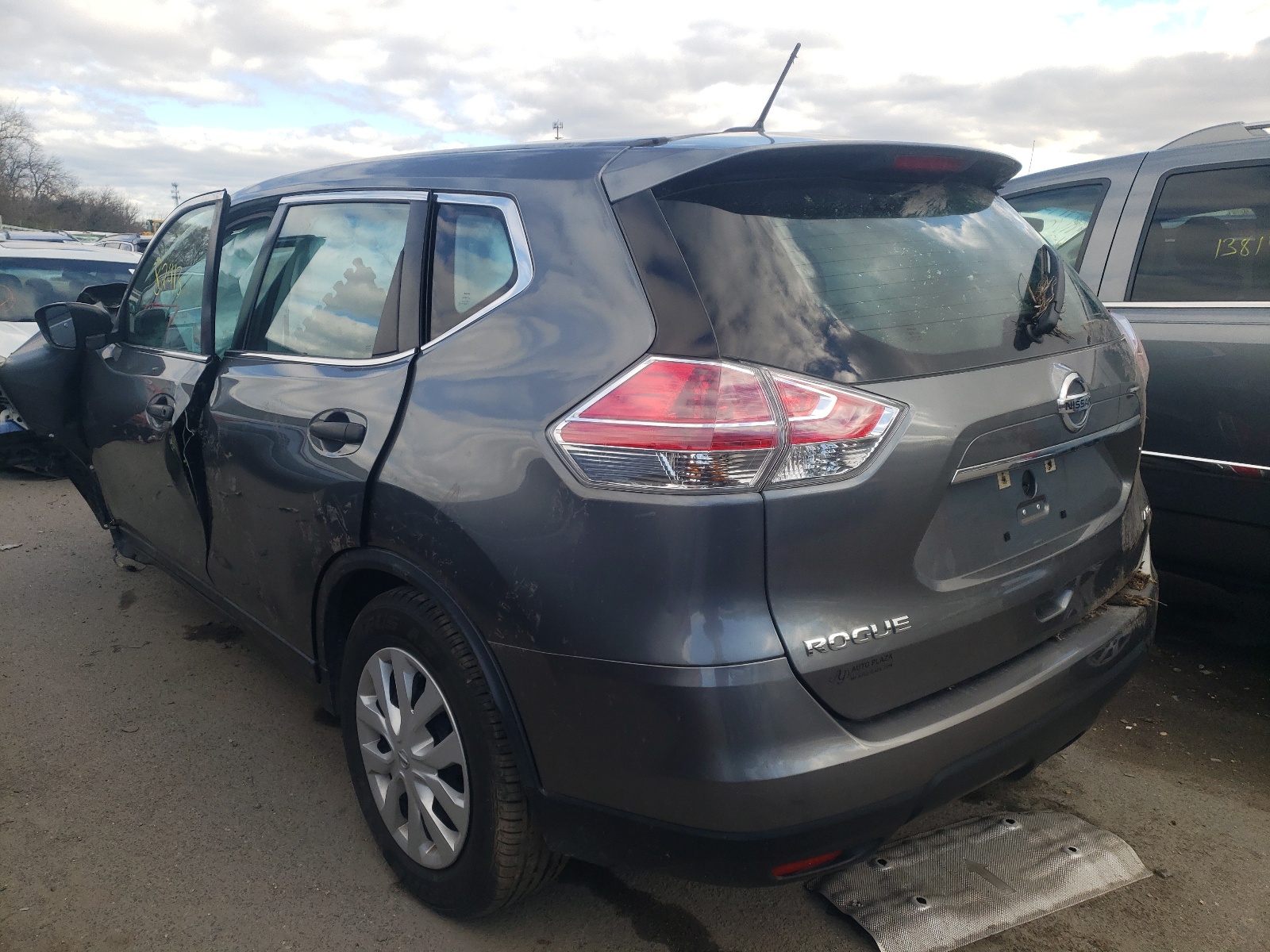 Photo 3 from auction – 2016 NISSAN ROGUE S with VIN 5N1AT2MV1GC777093