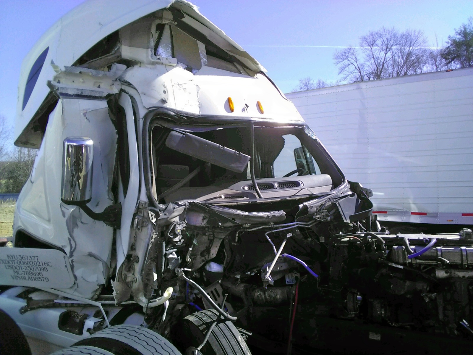Photo 9 from auction – 2009 FREIGHTLINER CASCADIA 1 with VIN 1FUJGLDR09LAH8579