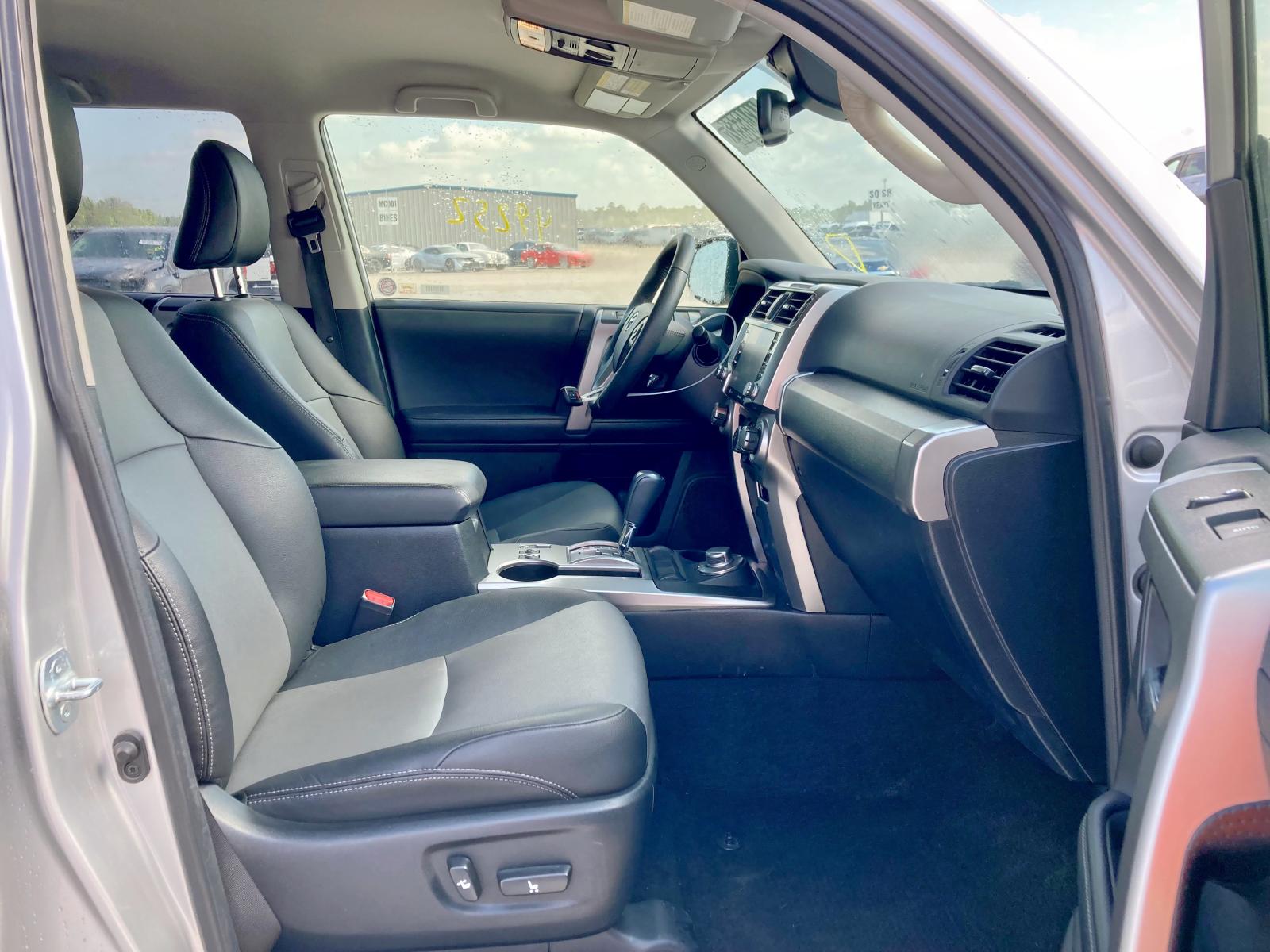 Photo 5 from auction – 2020 TOYOTA 4RUNNER SR with VIN JTEBU5JR8L5788830