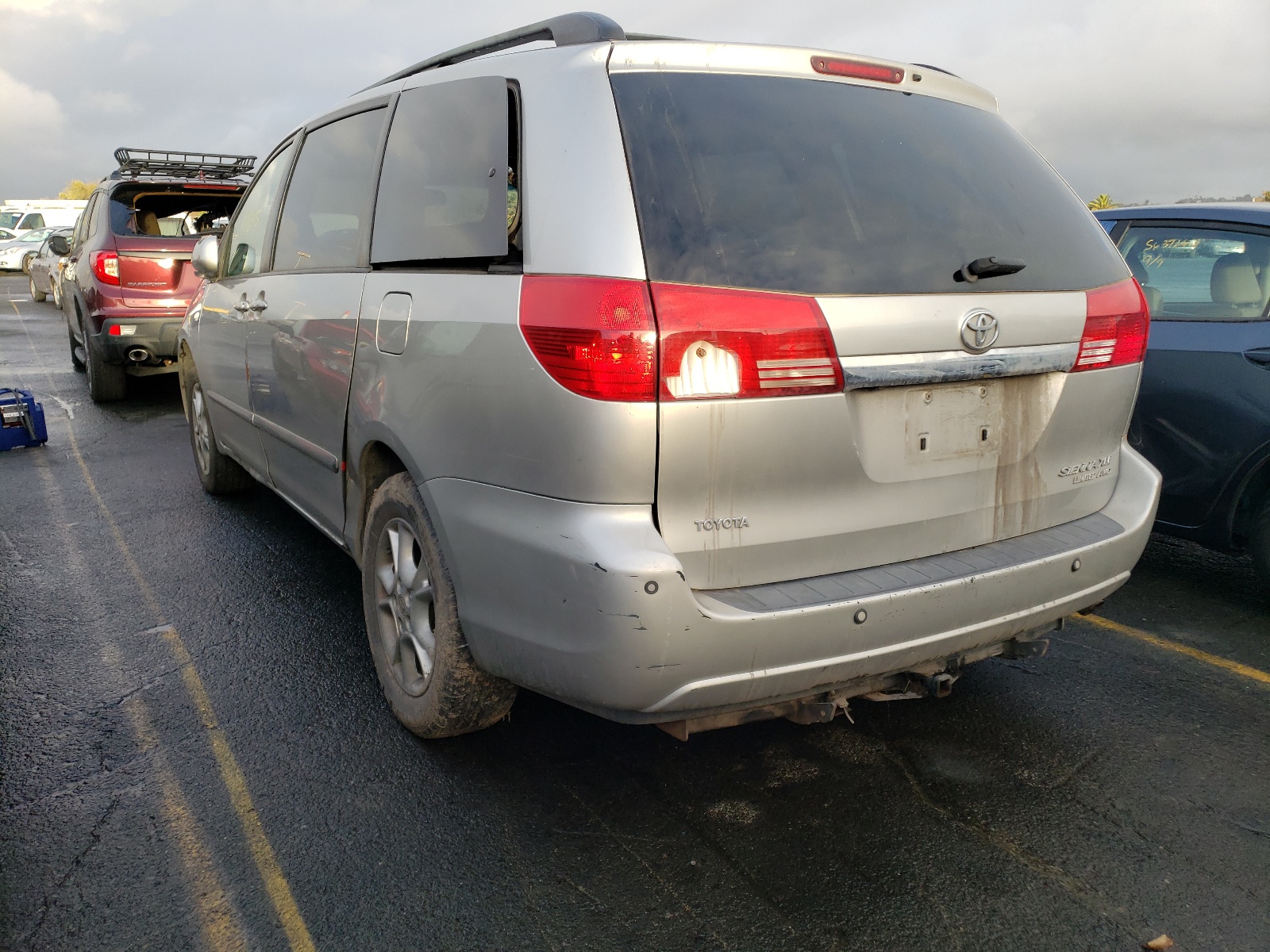 Photo 3 from auction – 2004 TOYOTA SIENNA XLE with VIN 5TDBA22C74S008298