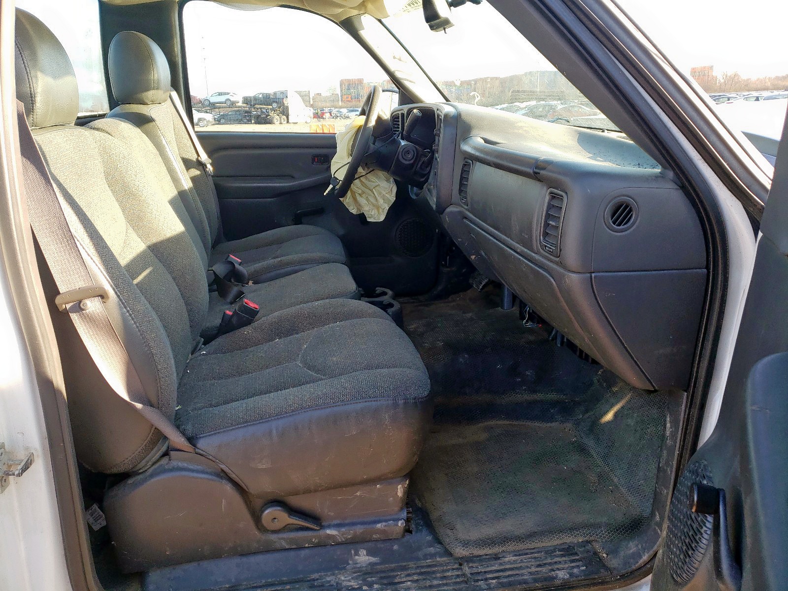 Photo 5 from auction – 2004 CHEVROLET silverado with VIN 1GCEC14X44Z244407