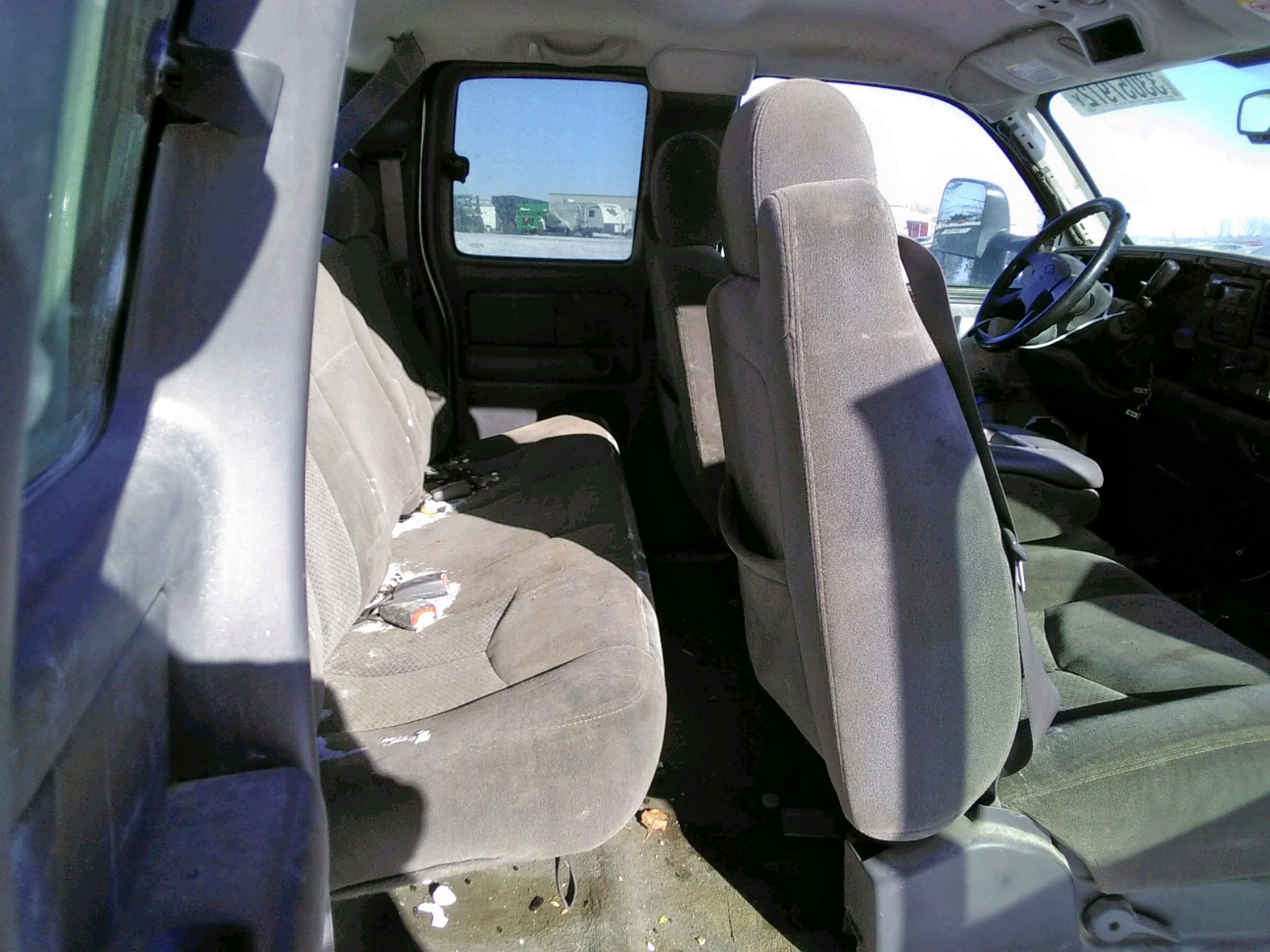 Photo 6 from auction – 2004 CHEVROLET SILVERADO with VIN 1GBJC39104E163916