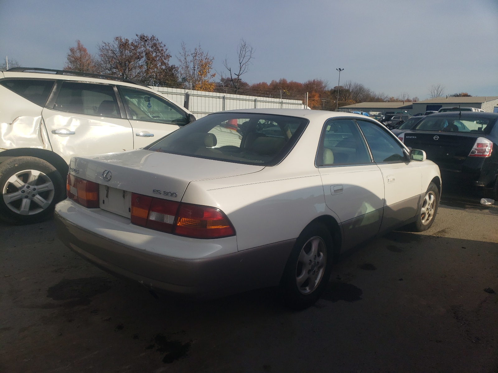 Zdjęcie 4 z aukcji – 1998 LEXUS ES 300 z VIN JT8BF28G1W5026976