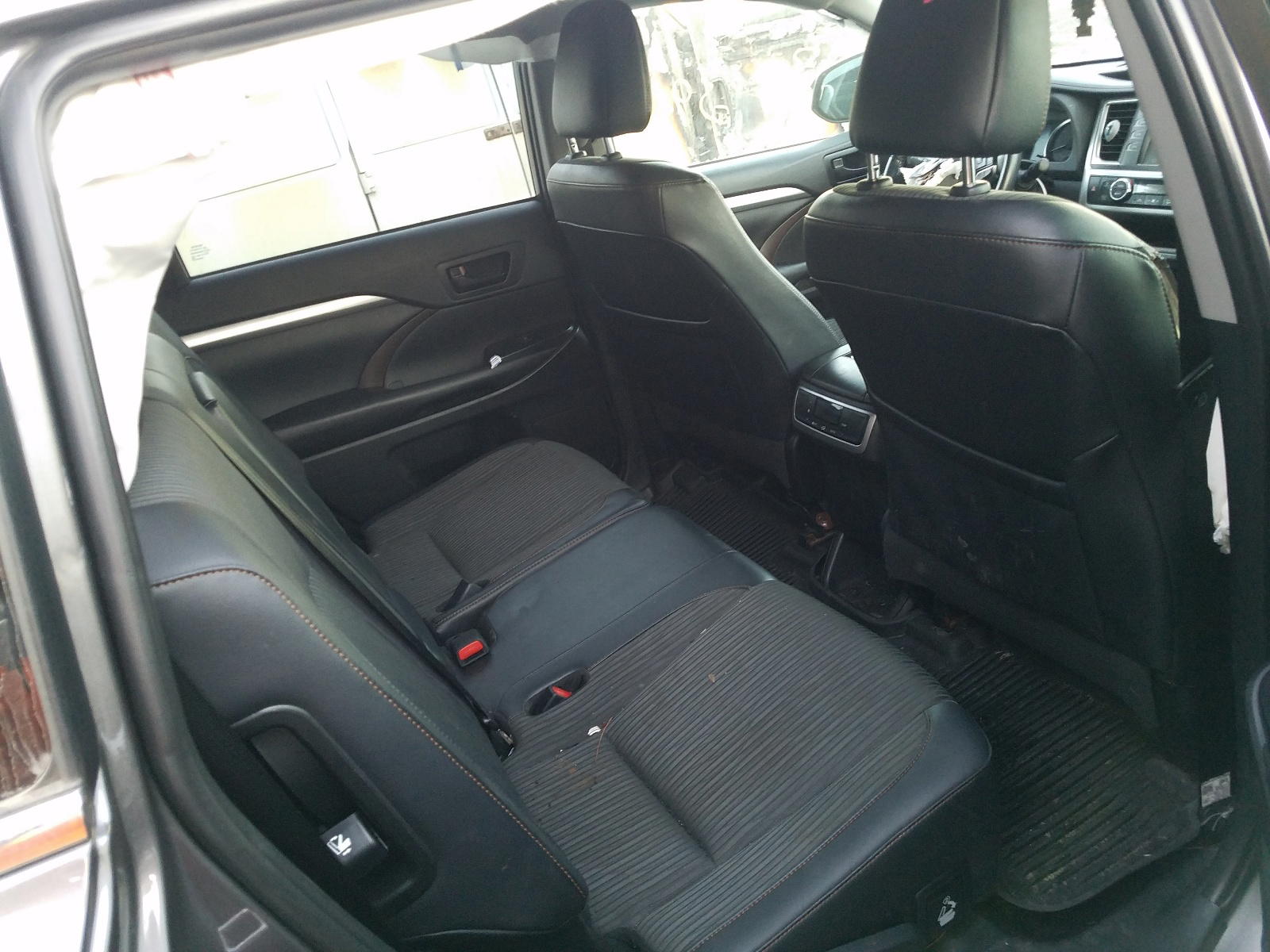 Photo 6 from auction – 2019 TOYOTA HIGHLANDER with VIN 5TDBZRFH6KS970287