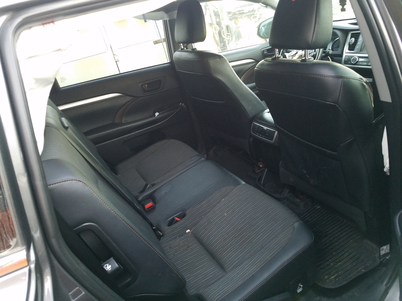 Zdjęcie 6 z aukcji – 2019 TOYOTA HIGHLANDER z VIN 5TDBZRFH6KS970287