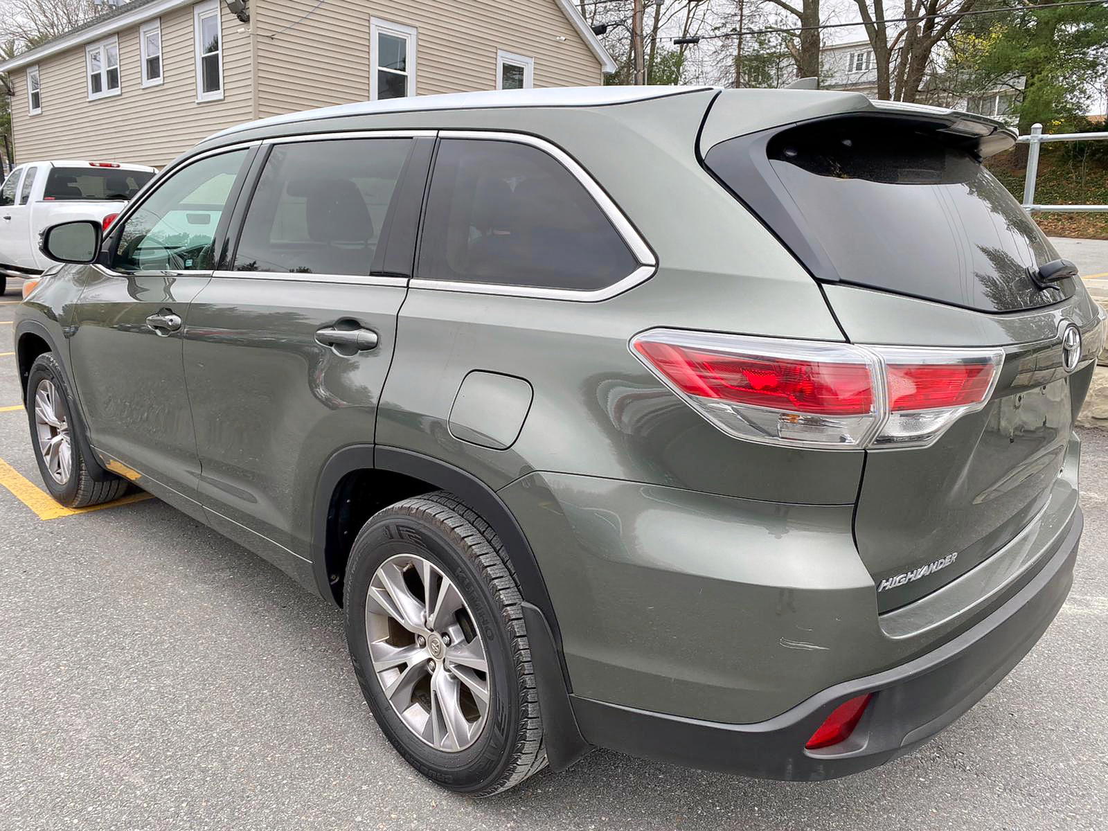Photo 3 from auction – 2014 TOYOTA HIGHLANDER with VIN 5TDJKRFH1ES028927