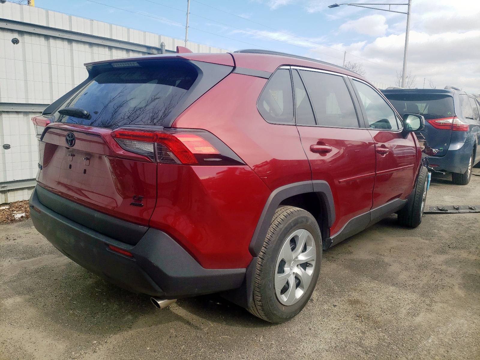 Photo 4 from auction – 2020 TOYOTA RAV4 LE with VIN 2T3F1RFV5LW115787