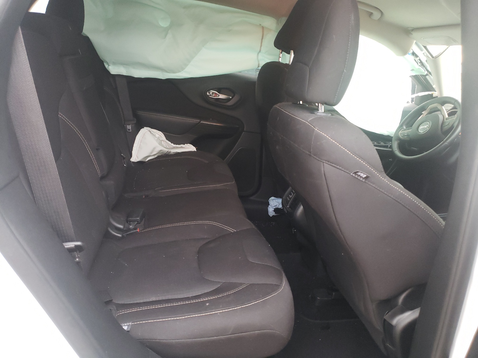 Photo 6 from auction – 2016 JEEP CHEROKEE L with VIN 1C4PJLCBXGW166754