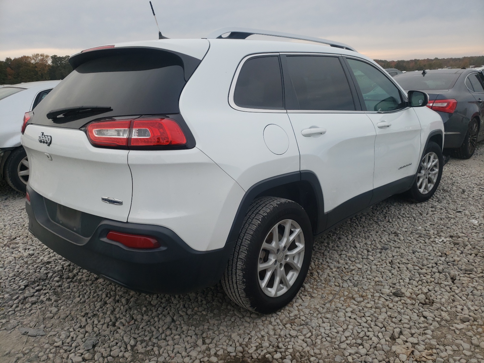 Photo 4 from auction – 2016 JEEP CHEROKEE L with VIN 1C4PJLCBXGW166754