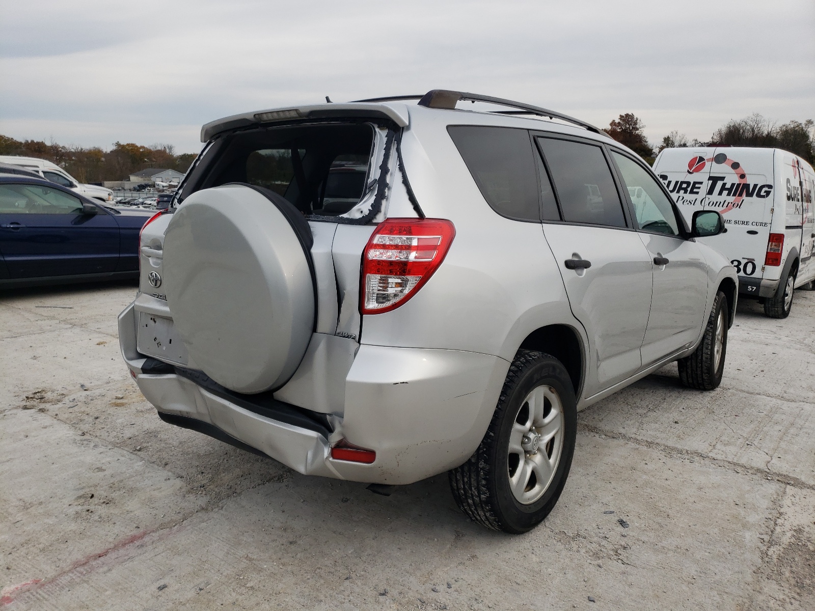Photo 4 from auction – 2010 TOYOTA RAV 4 with VIN JTMBF4DV5A5018762