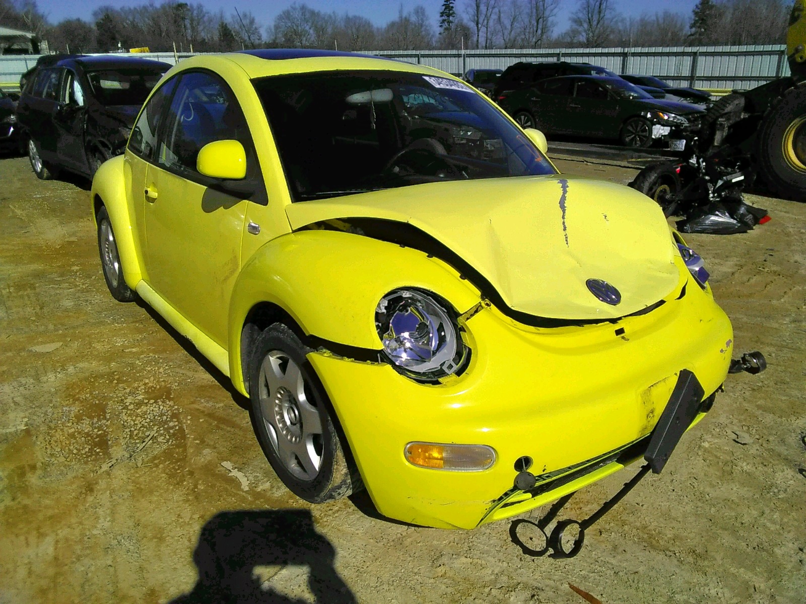 VOLKSWAGEN NEW BEETLE 2000 with VIN 3VWCA21C6YM429311 - Photo from auction
