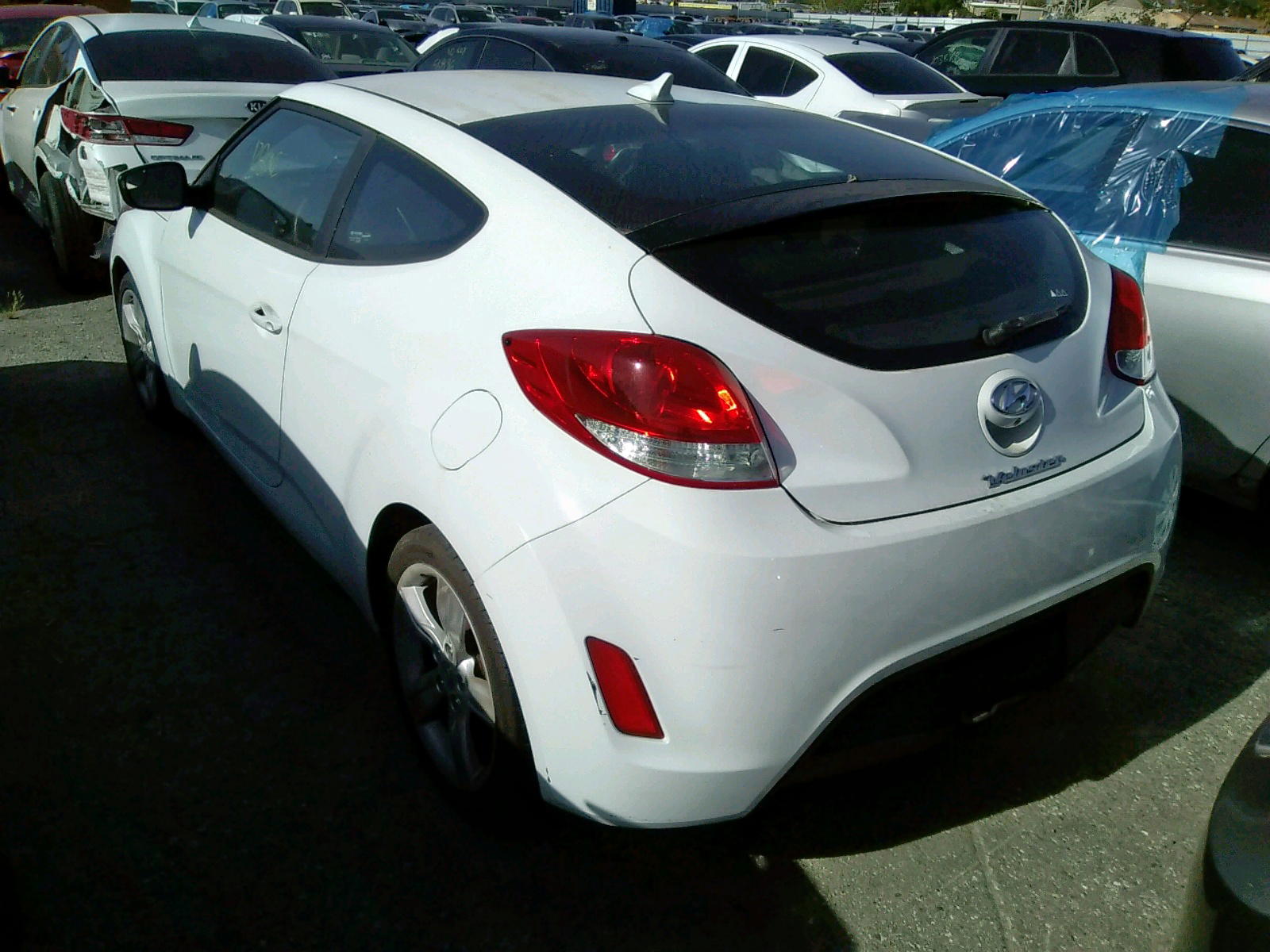 Photo 3 from auction – 2015 HYUNDAI VELOSTER with VIN KMHTC6AD2FU228510