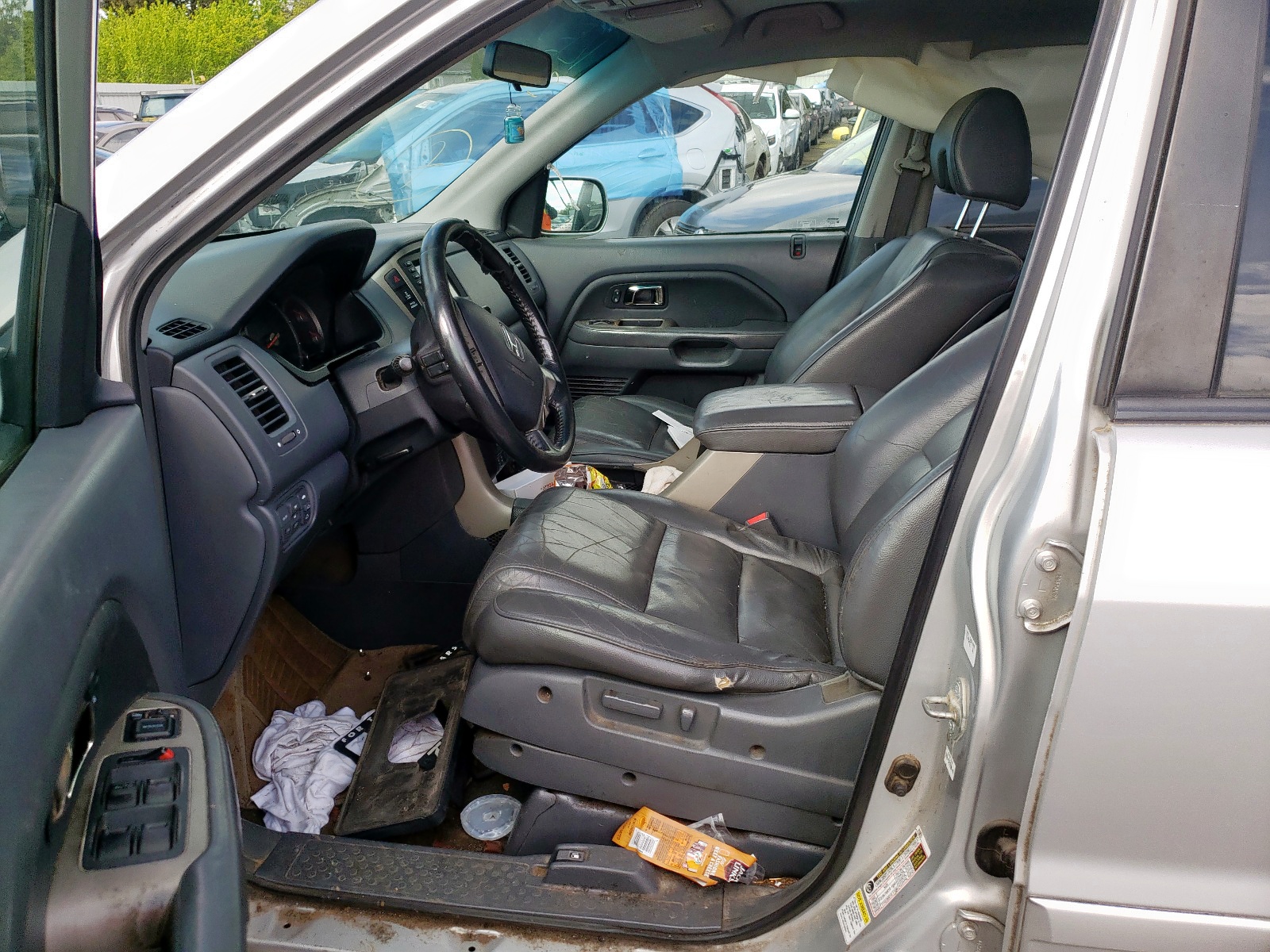 Photo 6 from auction – 2006 HONDA PILOT EX with VIN 2HKYF18736H519600