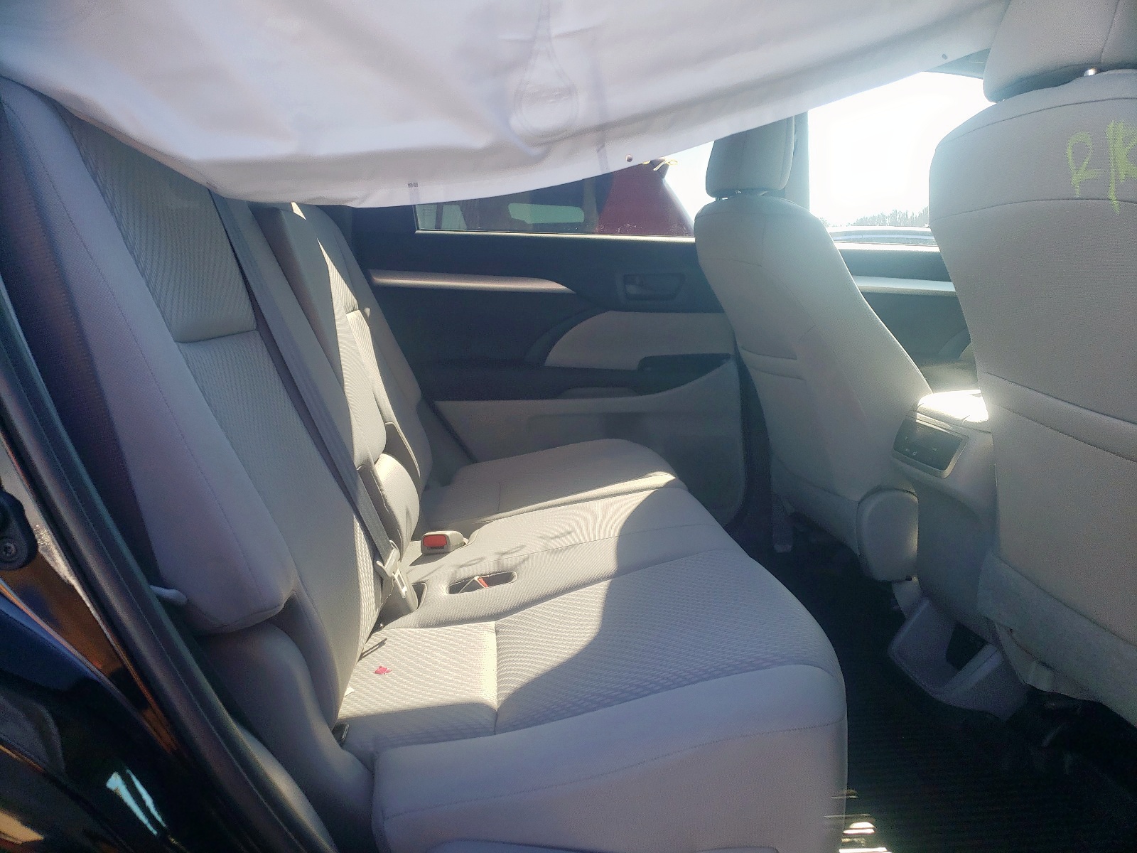 Photo 6 from auction – 2019 TOYOTA HIGHLANDER with VIN 5TDBZRFH3KS710462
