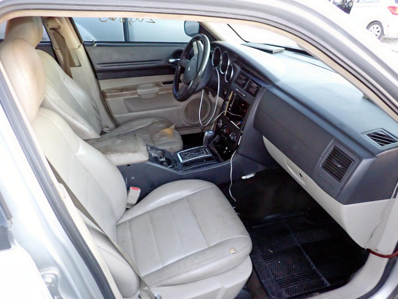Photo 5 from auction – 2005 DODGE MAGNUM SXT with VIN 2D4FV48V05H510082