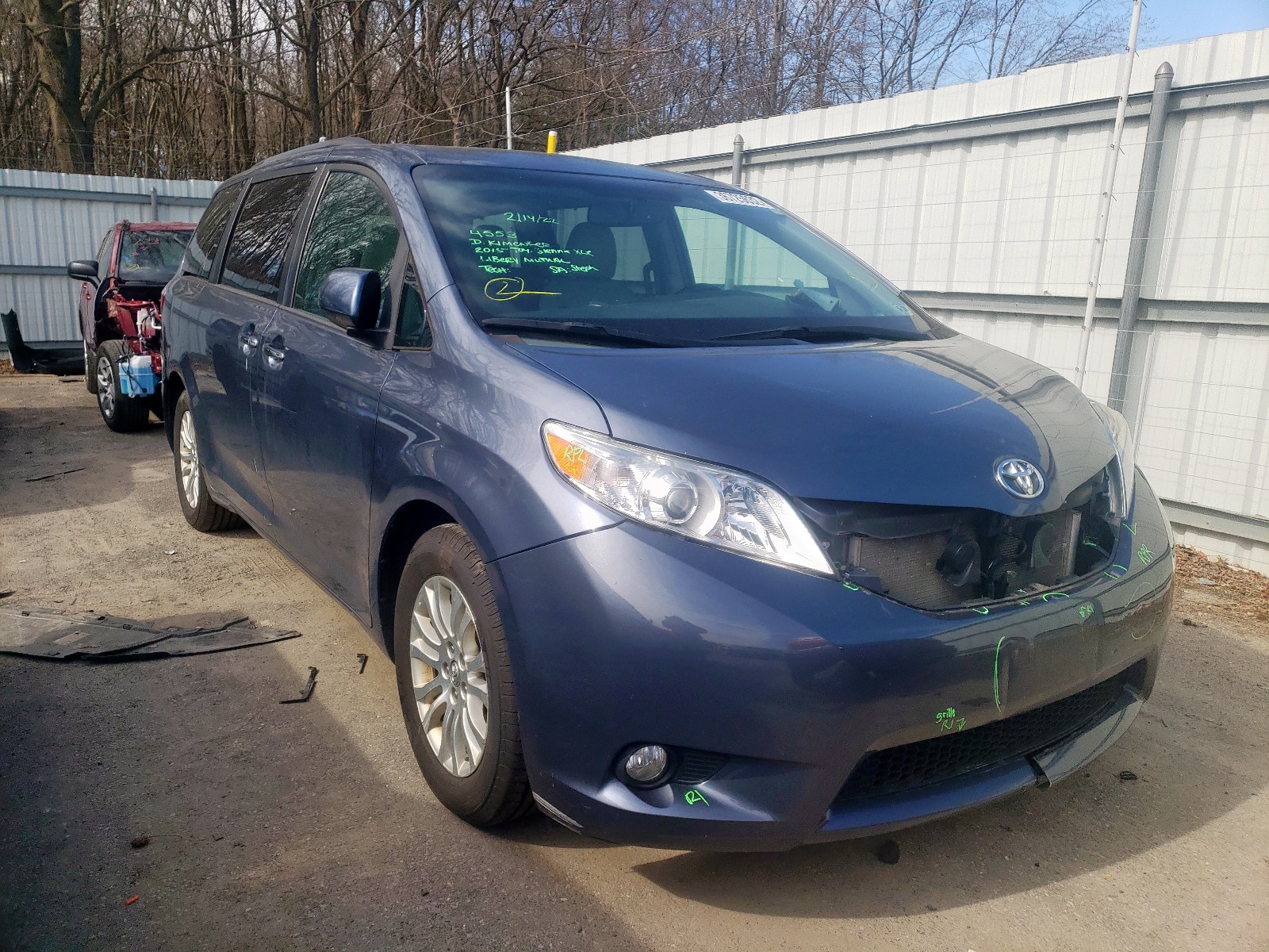 TOYOTA SIENNA XLE 2015 with VIN 5TDYK3DC6FS597549 - Photo from auction