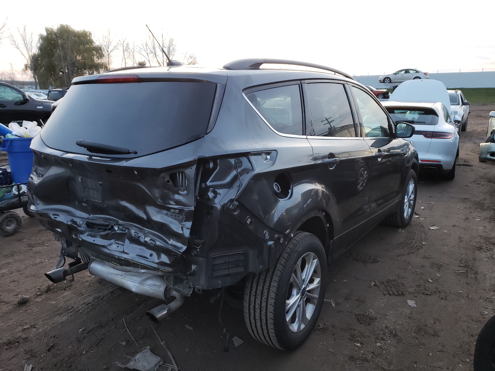 Photo 4 from auction – 2017 FORD ESCAPE SE with VIN 1FMCU0G95HUE33979
