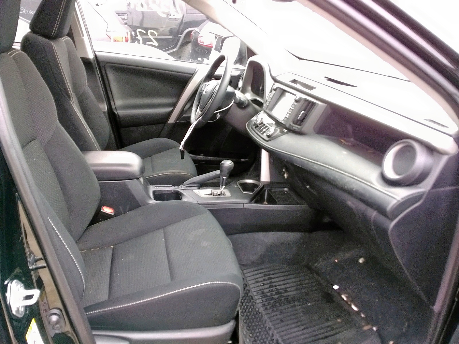 Photo 5 from auction – 2017 TOYOTA RAV4 XLE with VIN 2T3RFREV7HW682364
