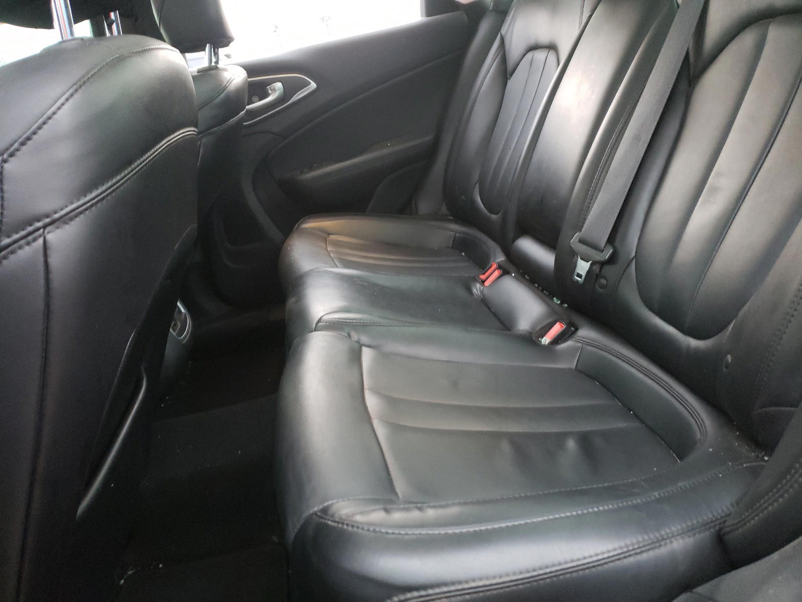 Photo 6 from auction – 2015 CHRYSLER 200 C with VIN 1C3CCCEG0FN551119