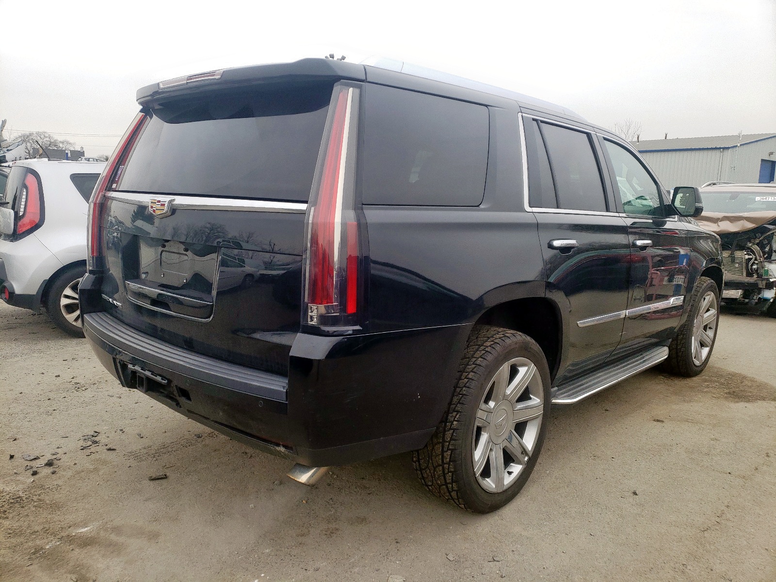 Photo 4 from auction – 2015 CADILLAC ESCALADE L with VIN 1GYS4MKJ5FR548908