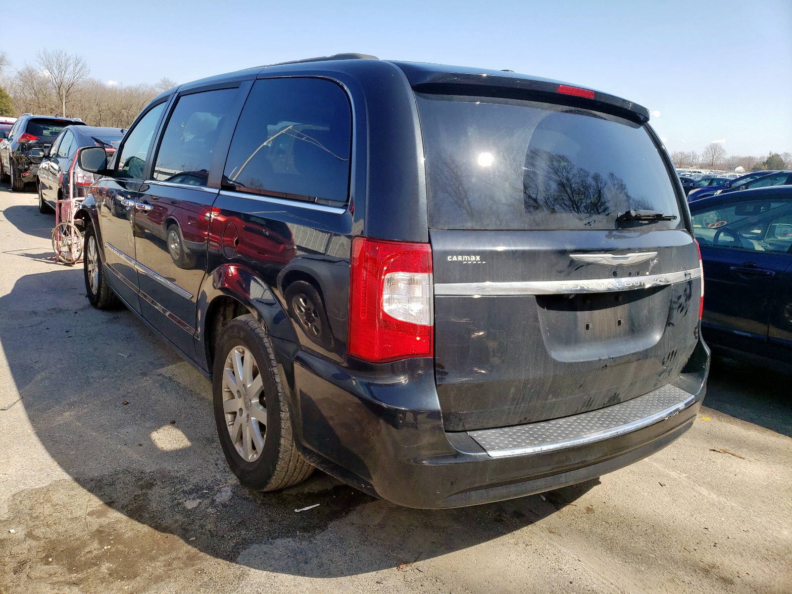Photo 3 from auction – 2015 CHRYSLER TOWN & COU with VIN 2C4RC1BG7FR582787