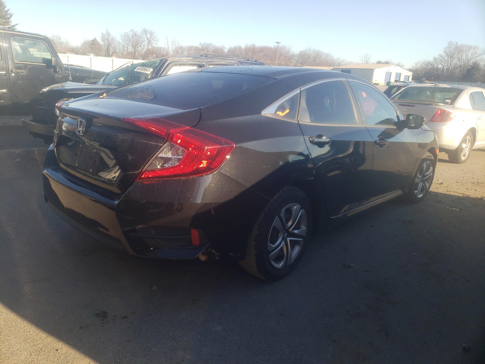 Photo 4 from auction – 2017 HONDA CIVIC LX with VIN 2HGFC2F58HH543718