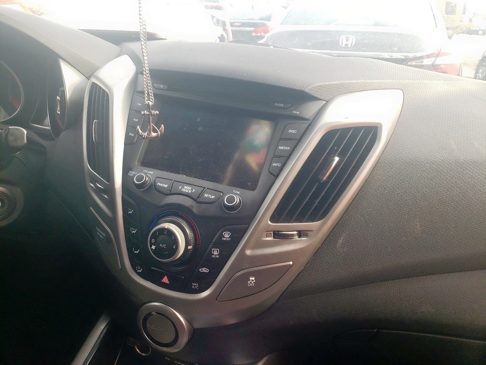 Photo 9 from auction – 2013 HYUNDAI VELOSTER with VIN KMHTC6AD1DU121980