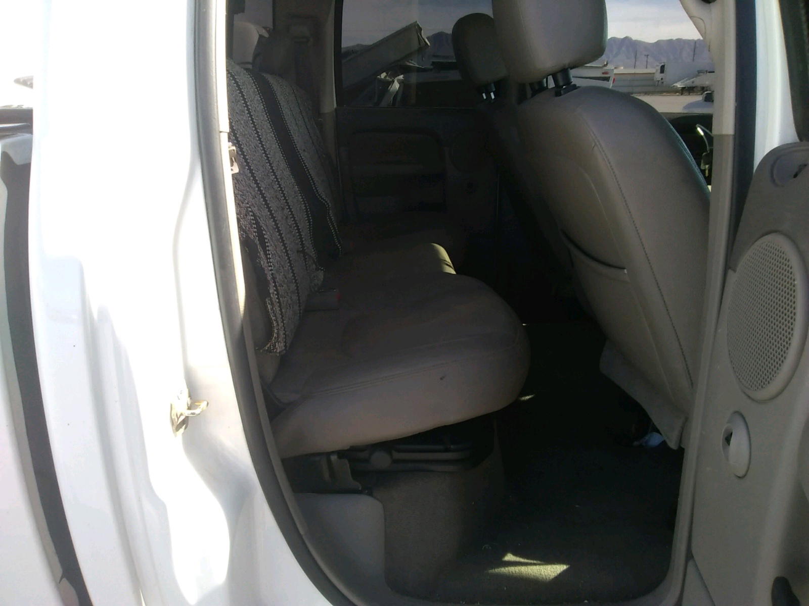 Photo 6 from auction – 2005 DODGE RAM 3500 S with VIN 3D7MS48C55G751444