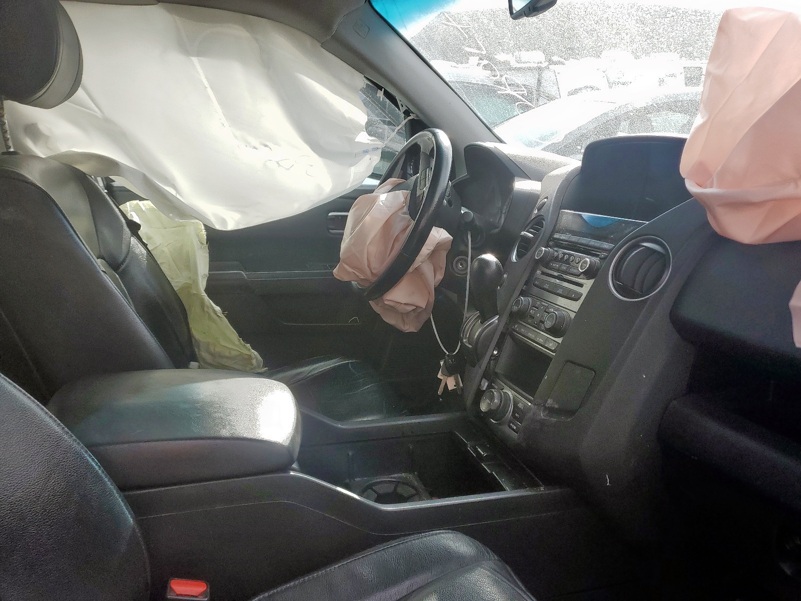 Photo 5 from auction – 2015 HONDA PILOT TOUR with VIN 5FNYF4H95FB504758