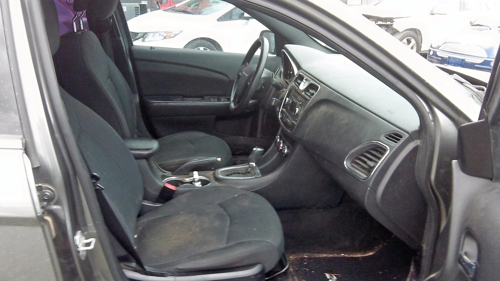 Photo 5 from auction – 2013 CHRYSLER 200 LX with VIN 1C3CCBAB8DN569577