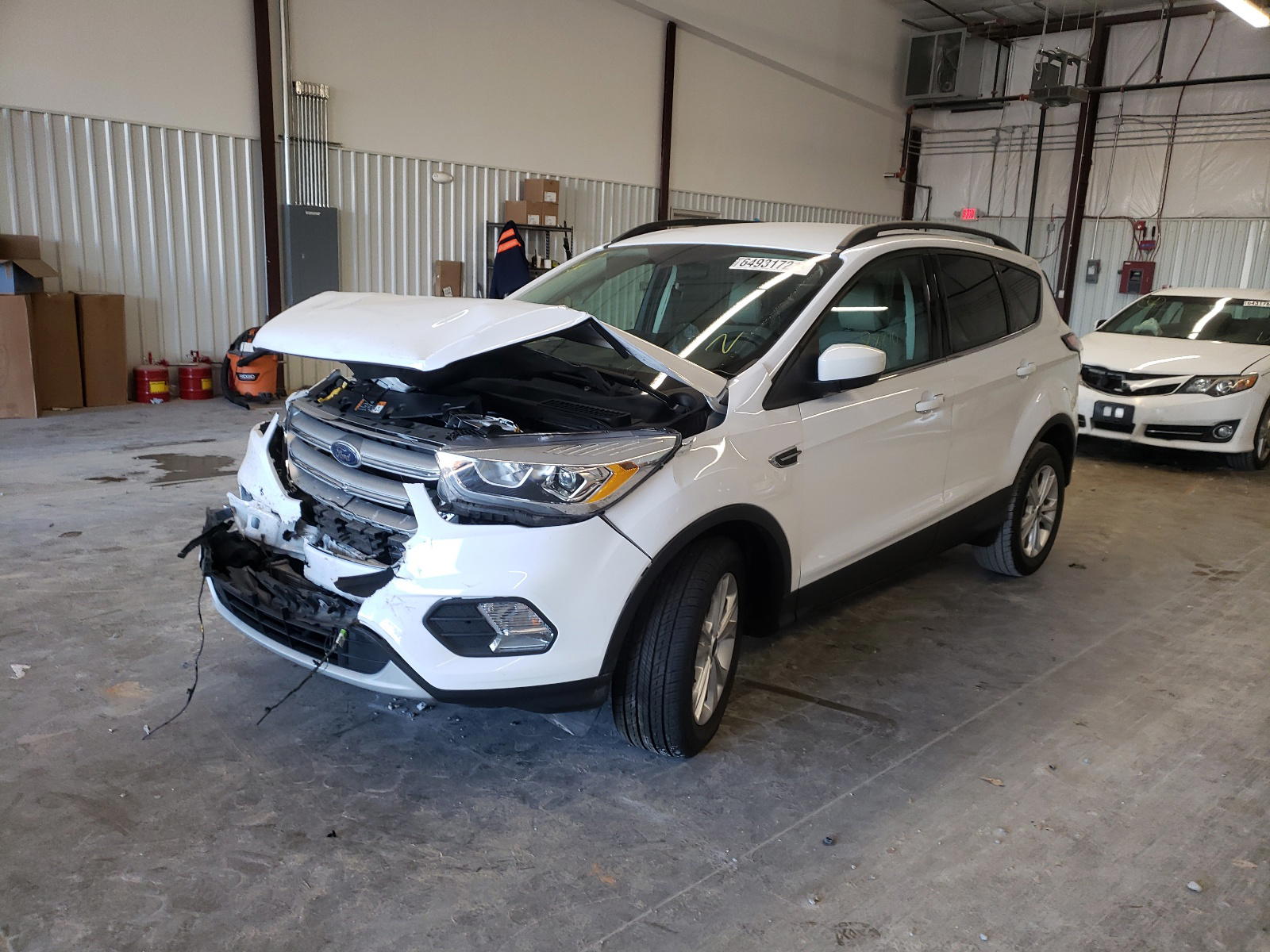Photo 2 from auction – 2018 FORD ESCAPE SEL with VIN 1FMCU0HD9JUB58464