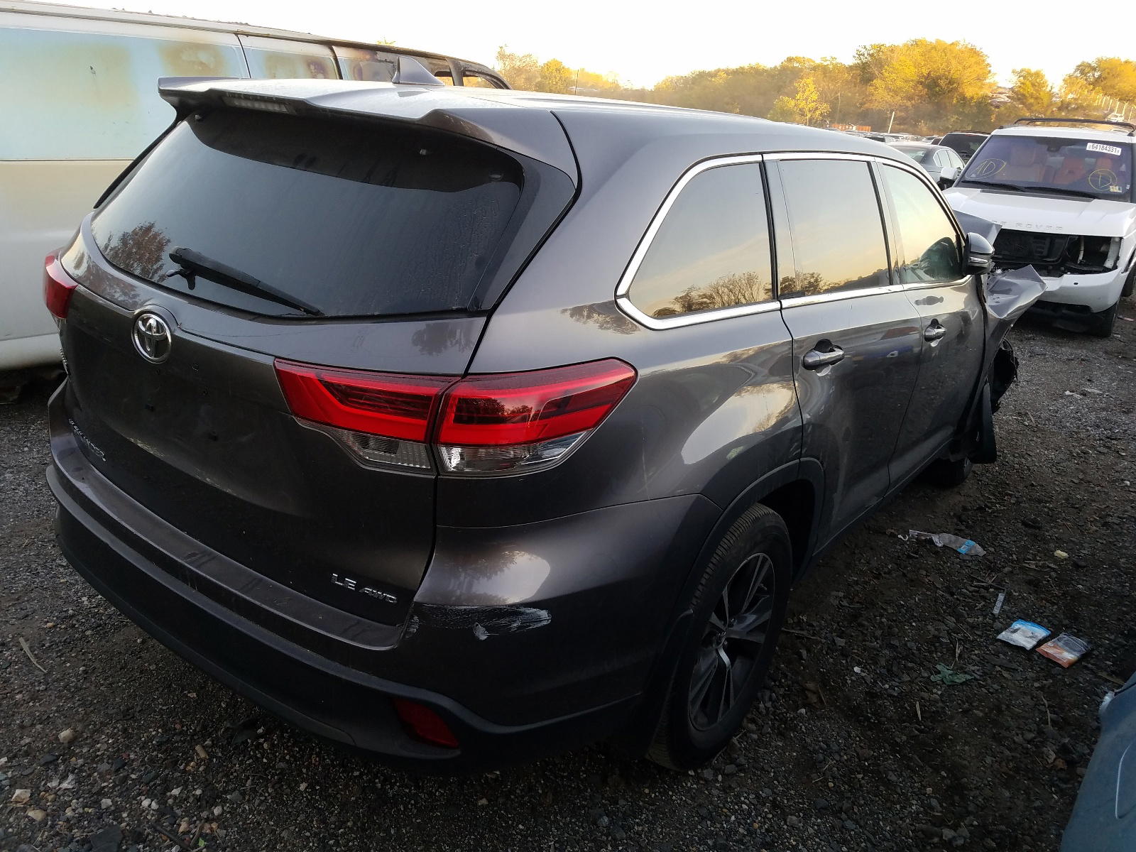 Photo 4 from auction – 2019 TOYOTA HIGHLANDER with VIN 5TDBZRFH6KS970287