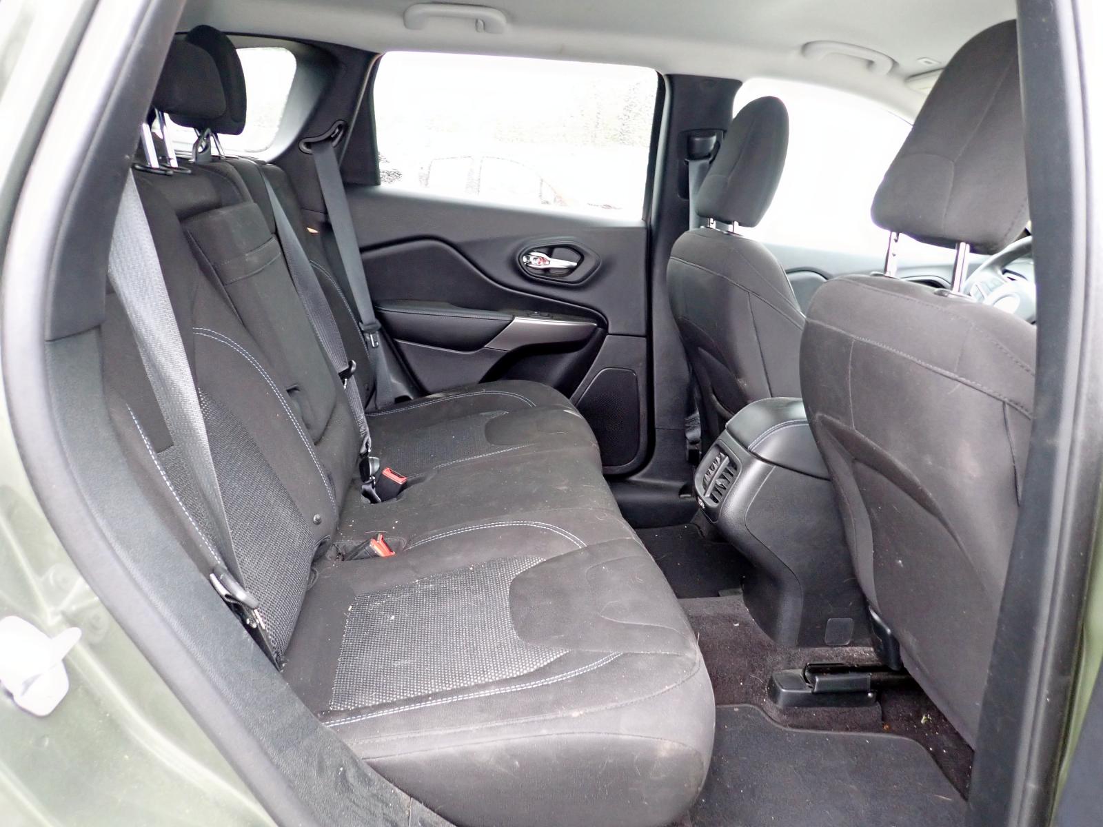 Photo 6 from auction – 2019 JEEP CHEROKEE L with VIN 1C4PJLCB0KD242079